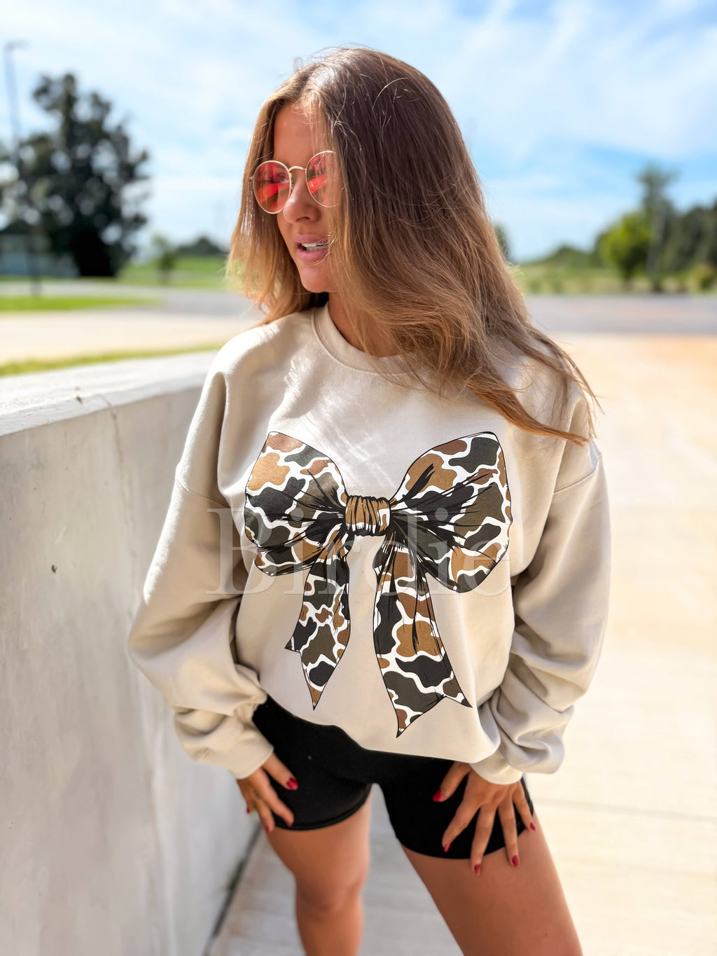 Duck Camo Bow Sand Graphic Crewneck