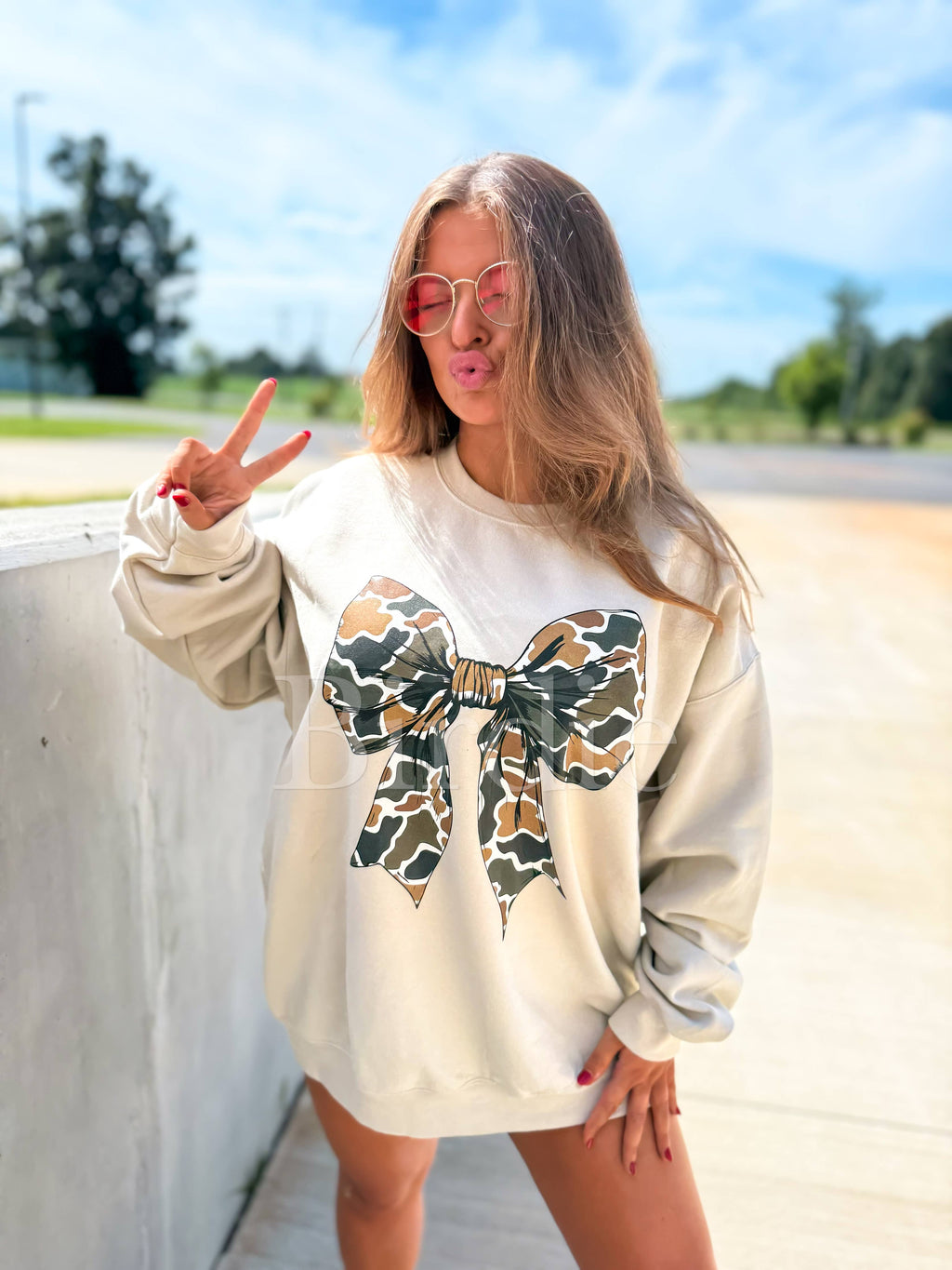 Duck Camo Bow Sand Graphic Crewneck