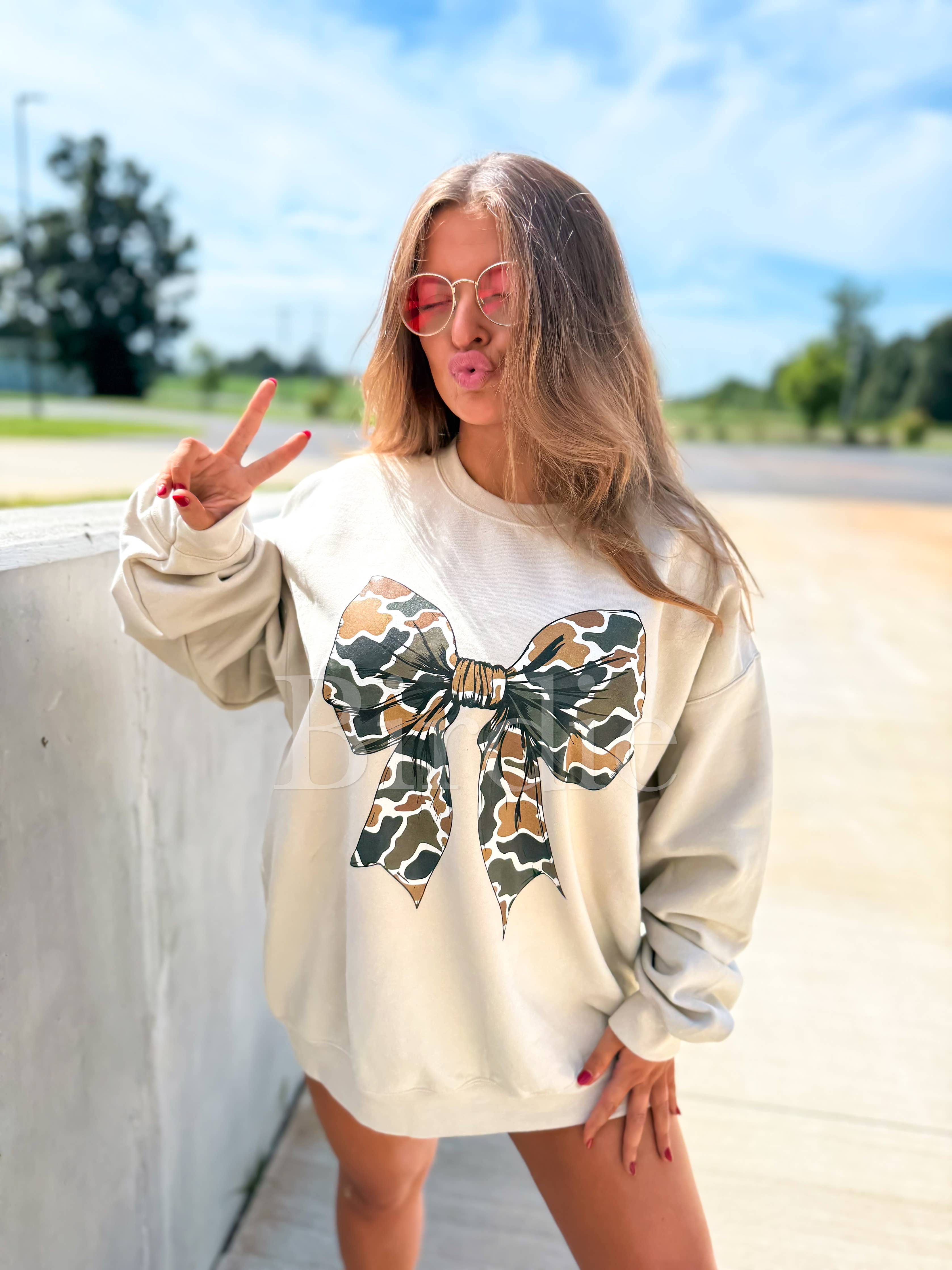 Duck Camo Bow Sand Graphic Crewneck